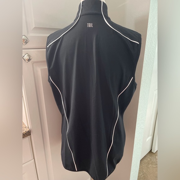 NWOT Tail Ladies Black Golf Vest - Picture 2 of 9